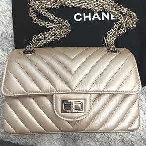 New Chanel 2022 Shiny Crumpled Calfskin Chevron Mini 2.55 Reissue Flap Bag